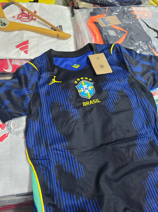 Modelo Torcedor Feminina - Brasil Jordan uniforme 2 - copa 2026