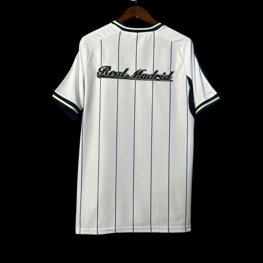 Modelo torcedor - Real Madrid US Pack 2025/26