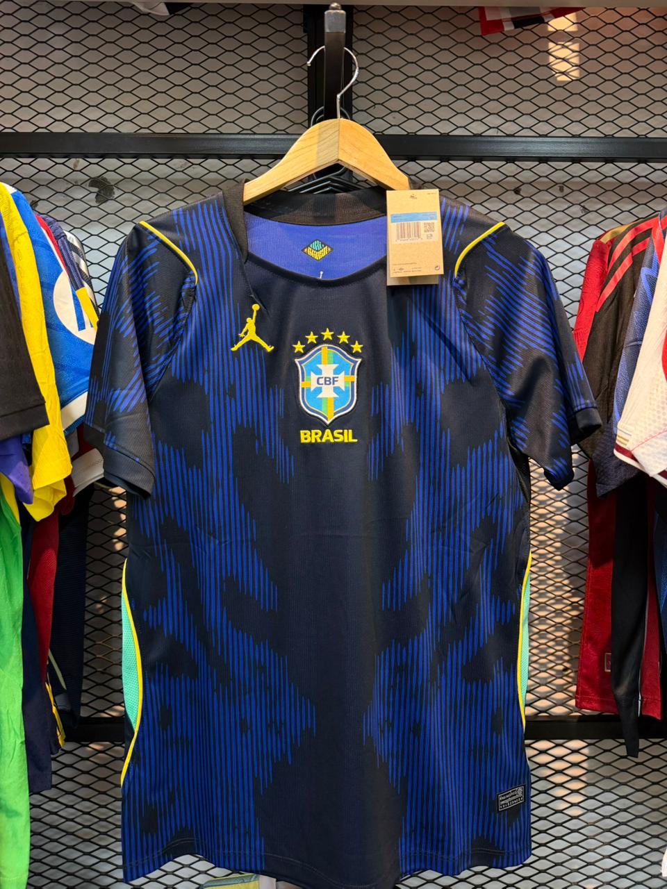 Modelo Torcedor - Brasil Jordan uniforme 2 - copa 2026