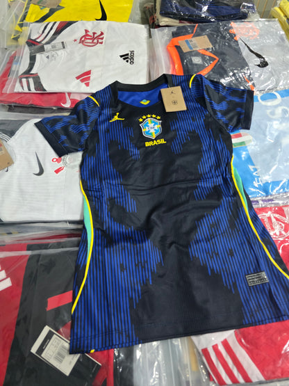 Modelo Torcedor Feminina - Brasil Jordan uniforme 2 - copa 2026