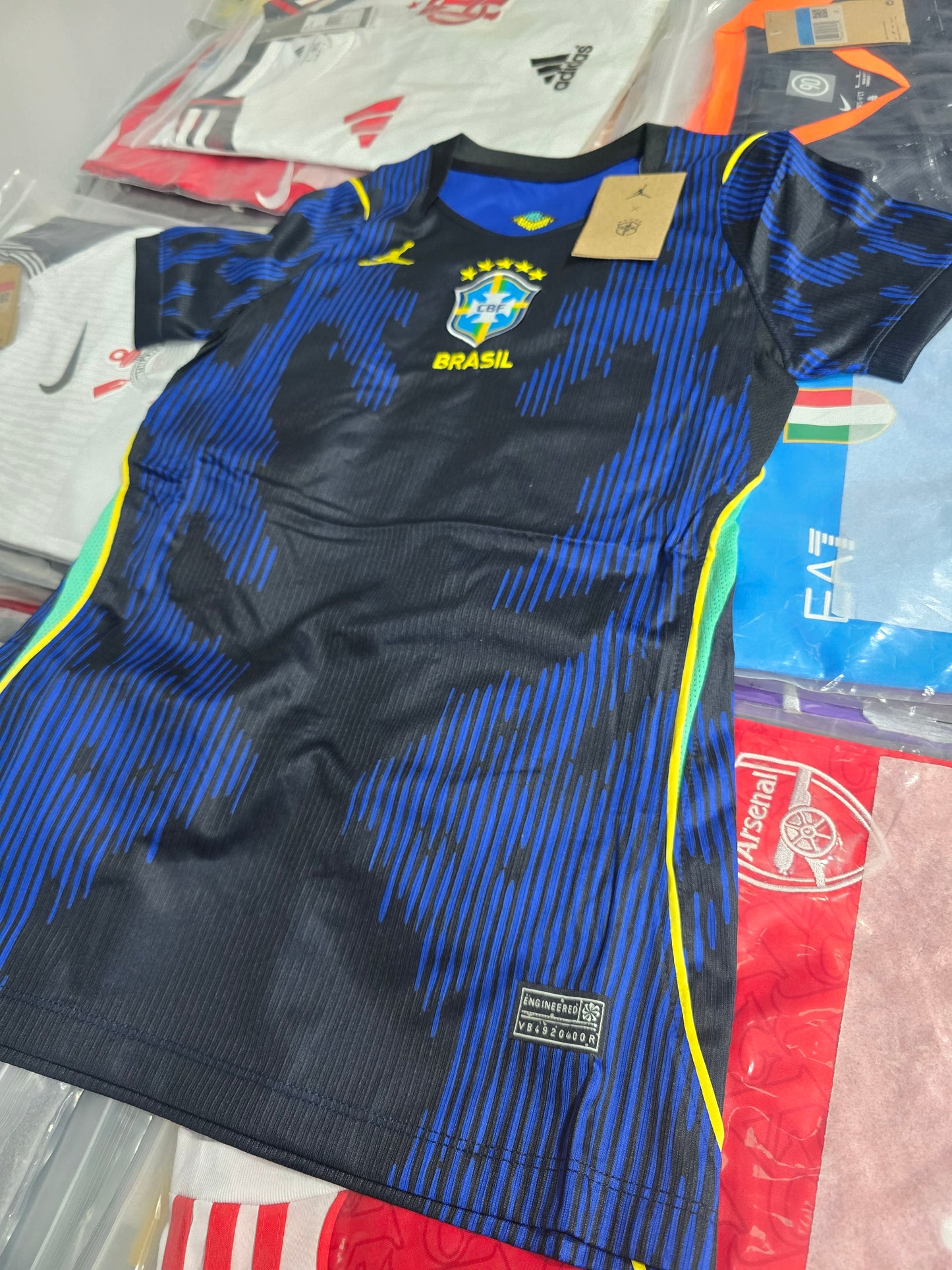 Modelo Torcedor Feminina - Brasil Jordan uniforme 2 - copa 2026