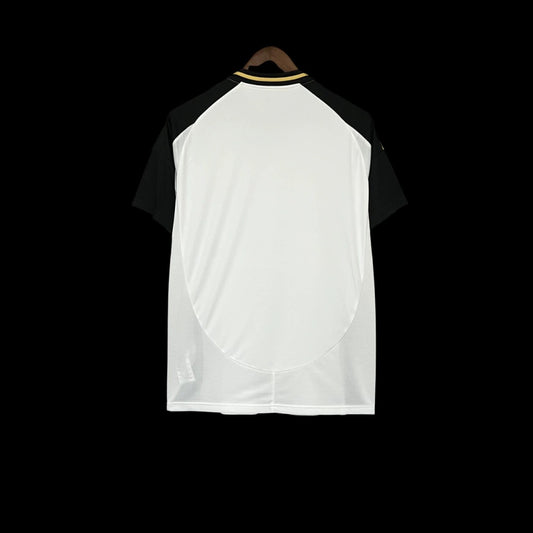 Modelo torcedor - Atletico Mineiro Uniforme 2 2025/26