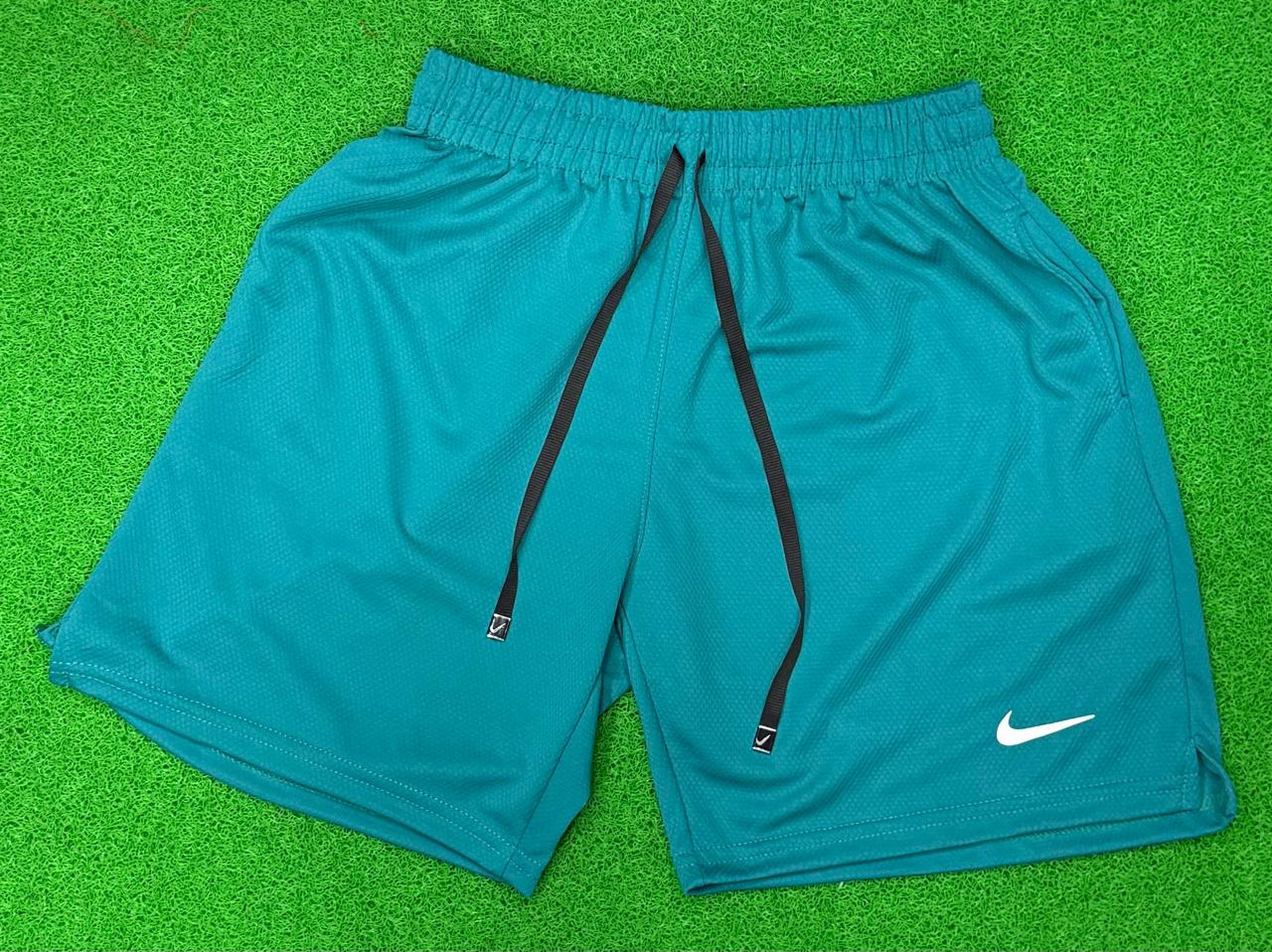 Bermuda Nike Dryfit Verde aguá