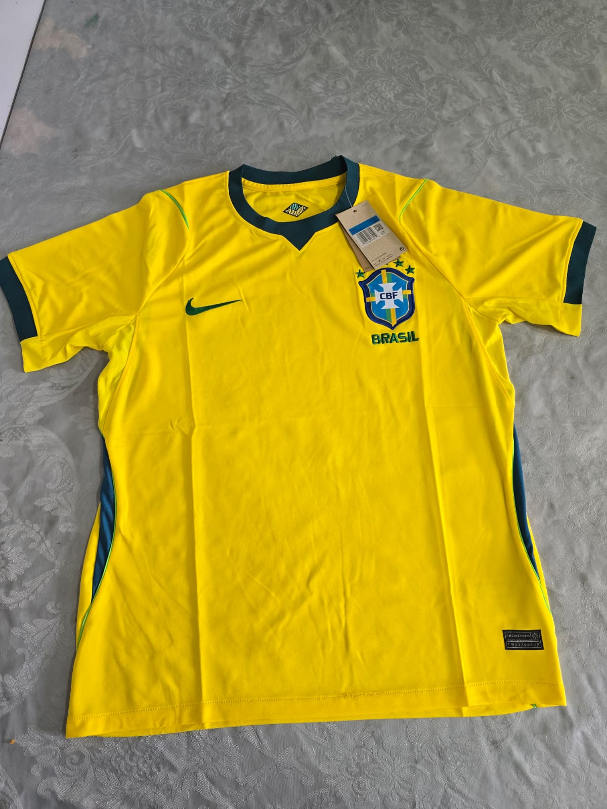 Modelo Torcedor - Brasil amarela copa 2026