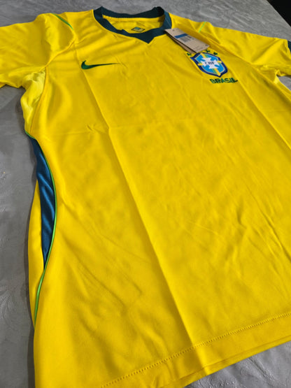 Modelo Torcedor - Brasil amarela copa 2026